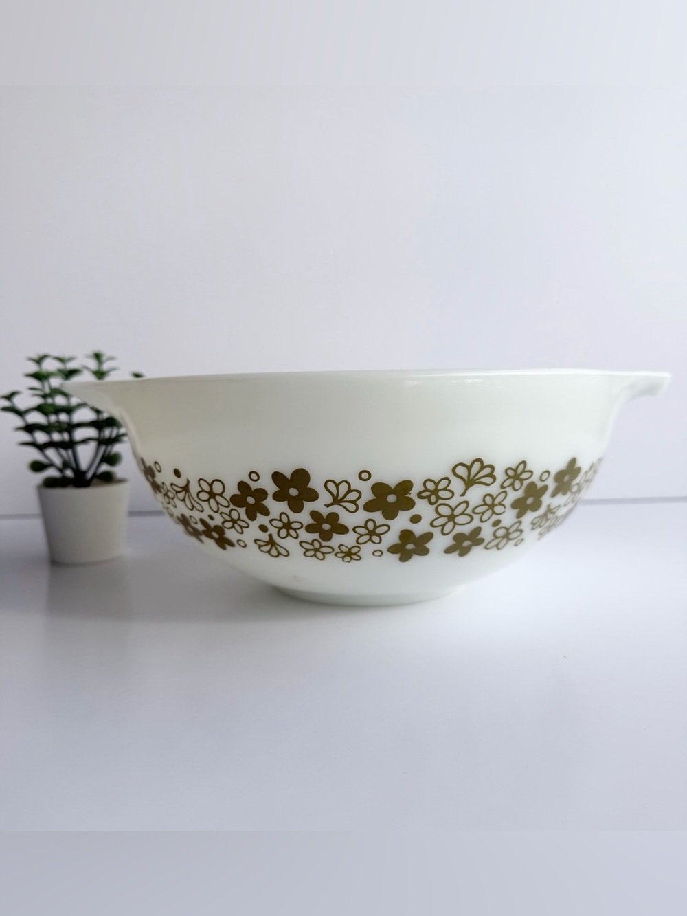 Vintage Pyrex Spring Blossom Crazy Daisy Cinderella 2.5 Quart Mixing Bowl #443